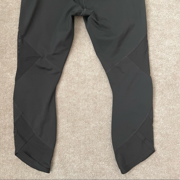 Athleta Crop Leggings Womens Small Black Mesh Panels Capri Yoga Pants - Picture 9 of 11